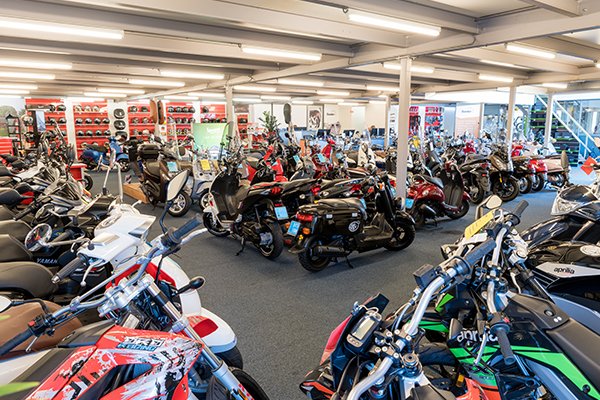 Scooter op afbetaling showroom sunder bromfietsen.jpg width=600&height=400&scaleType=null&ext=