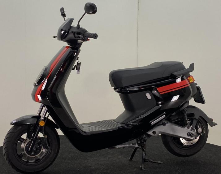 NIU M1+ SPORT Zwart/Rood