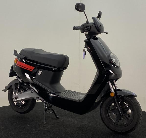 NIU M1+ SPORT Zwart/Rood